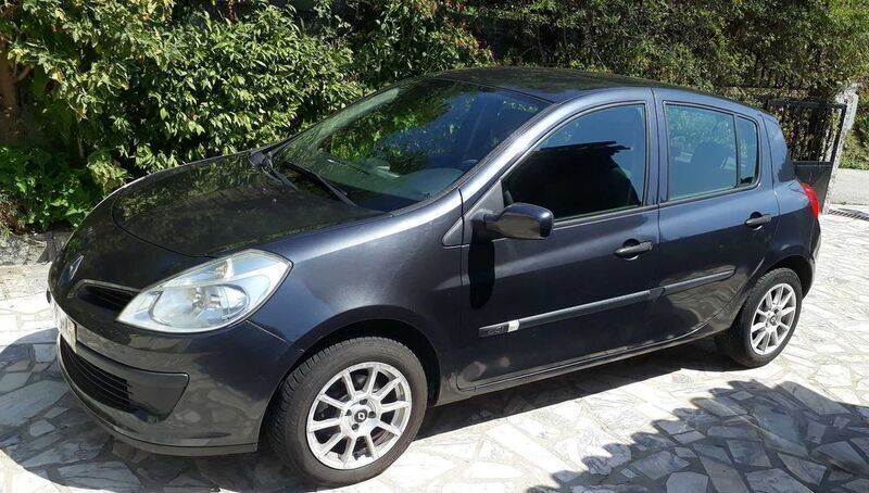 Usado Renault Clio III Dynamique 70 HP (51 kW) 2006 Sedan