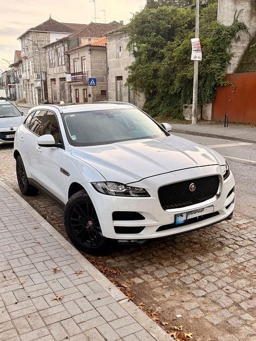 Usado Jaguar F-Pace R-Sport 180 HP (132 kW) 2017 SUV