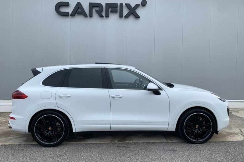 Branco Usado 2015 Porsche Cayenne SUV | € 79.999 - Imagem 1/4