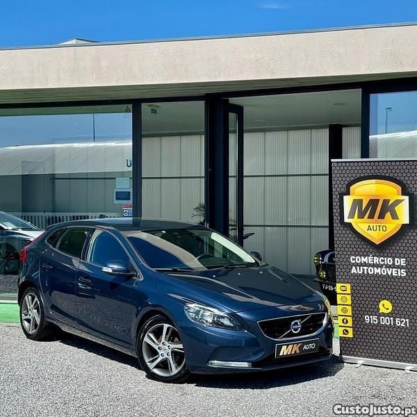 Azul Usado 2015 Volvo V40 Momentum Carrinha | € 14.990 (Preço justo) - Imagem 1/1