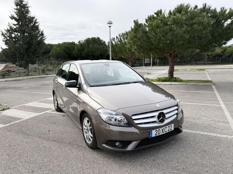 Usado Mercedes B180 Edition 109 HP (80 kW) 2014 Outro Monovolume