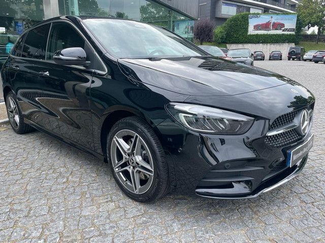 Usado Mercedes B250e 218 HP (160 kW) 2023 Preto cosmos Monovolume