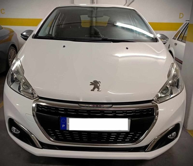 Branco Usado 2015 Peugeot 208 Citadino | € 7.950 (Bom preço) - Imagem 1/4