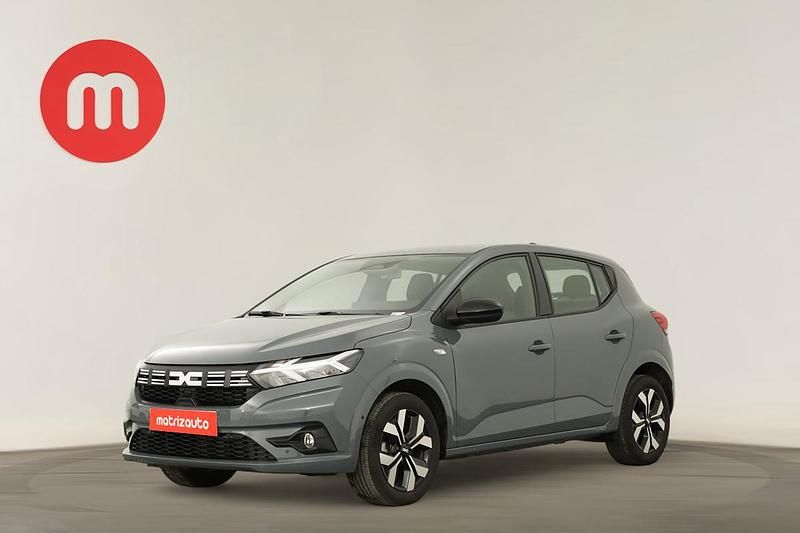Usado Dacia Sandero Comfort Plus 101 HP (74 kW) 2025 Cinzento