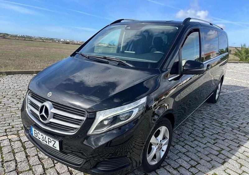 Cinzento Usado 2018 Mercedes V220 Monovolume | € 25.000 - Imagem 1/4