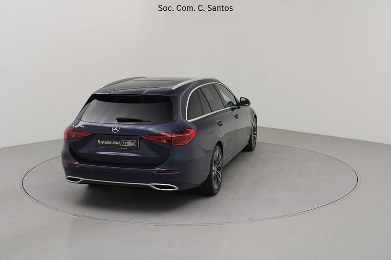 Usado Mercedes C220 Avantgarde 197 HP (144 kW) 2024 Vermelho Carrinha