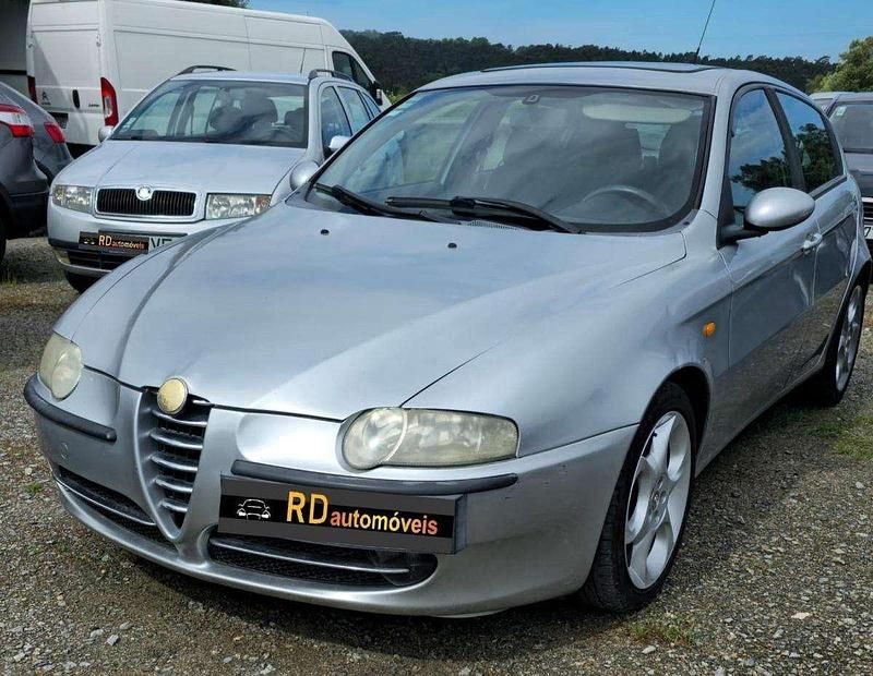 Cinzento Usado 2005 Alfa Romeo 147 Citadino | € 5.000 - Imagem 1/4