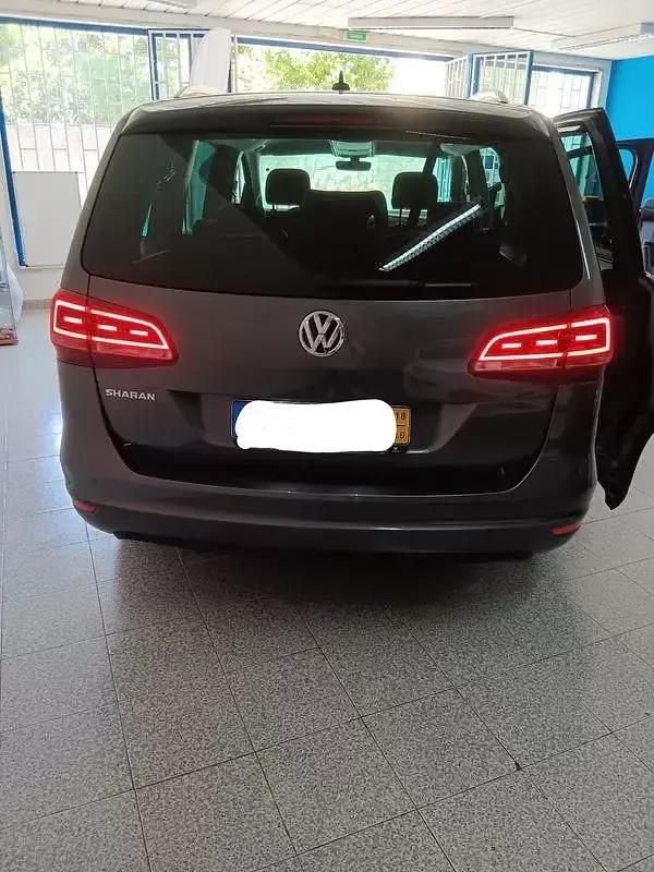 Usado VW Sharan 150 HP (110 kW) 2018 Cinzento Monovolume