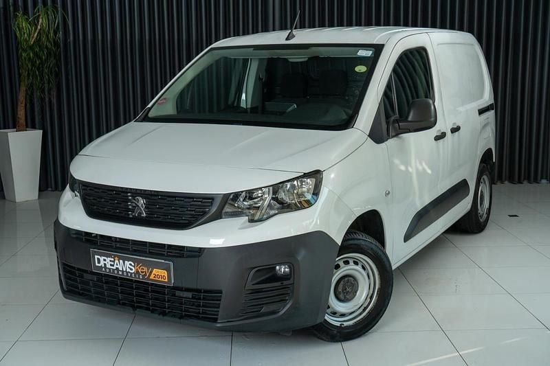 Branco Usado 2020 Peugeot Partner Monovolume | € 13.490 (Preço justo) - Imagem 1/4