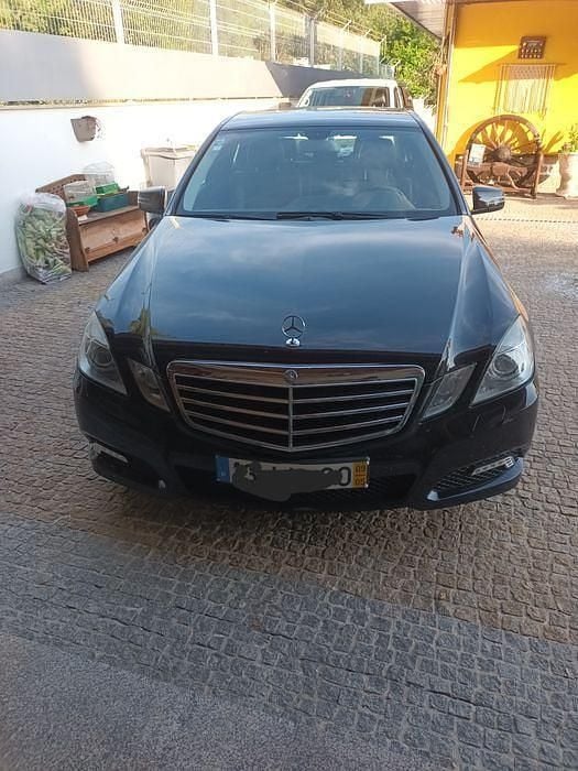 Usado 2009 Mercedes E250 Avantgarde Sedan | € 14.000 (Bom preço) - Imagem 1/4