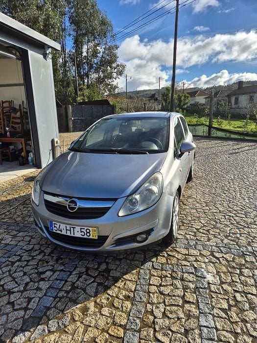 Usado 2008 Opel Corsa Sedan | € 3.300 (Preço justo) - Imagem 1/4