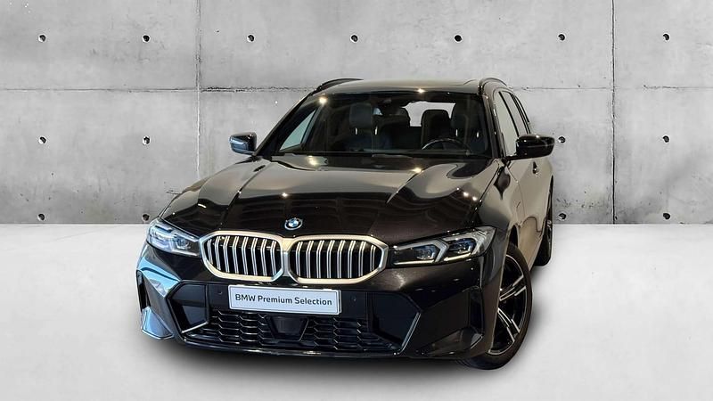 Preto sapphire metalizada Usado 2023 BMW 330e Comfort Edition Carrinha | € 41.900 (Preço justo) - Imagem 1/4