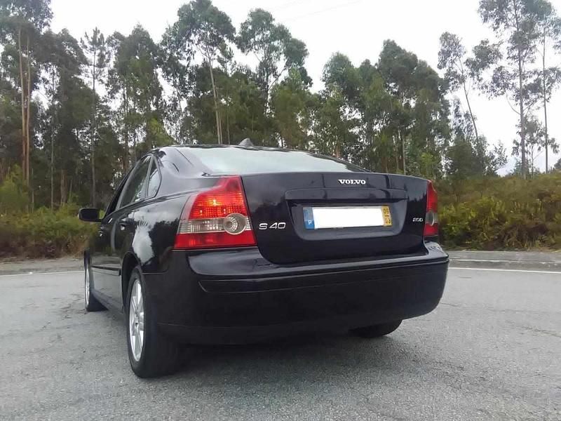 Usado Volvo S40 136 HP (100 kW) 2005 Preto Sedan
