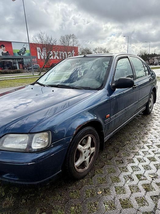 Usado Honda Civic 66 HP (48 kW) 1995 Sedan