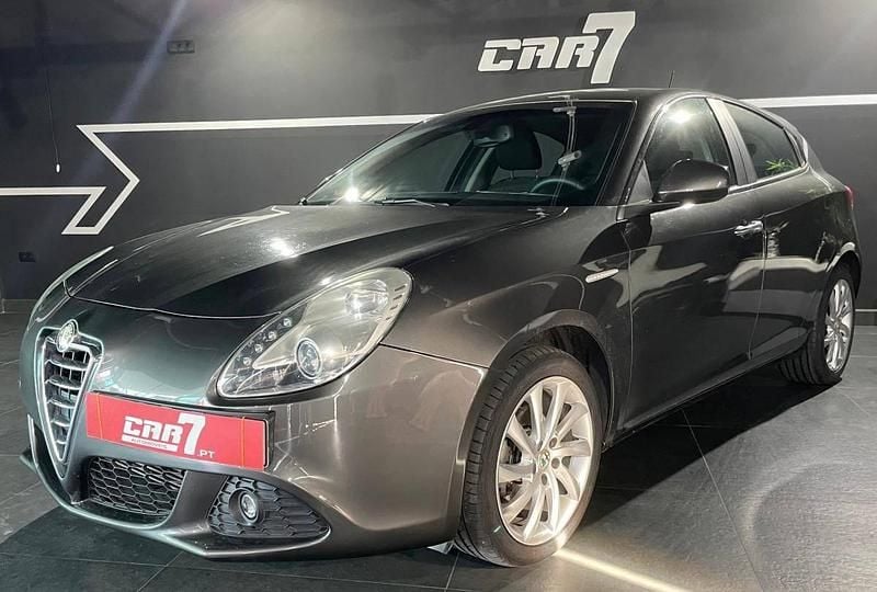 Usado Alfa Romeo Giulietta 105 HP (77 kW) 2013 Cinza Sedan