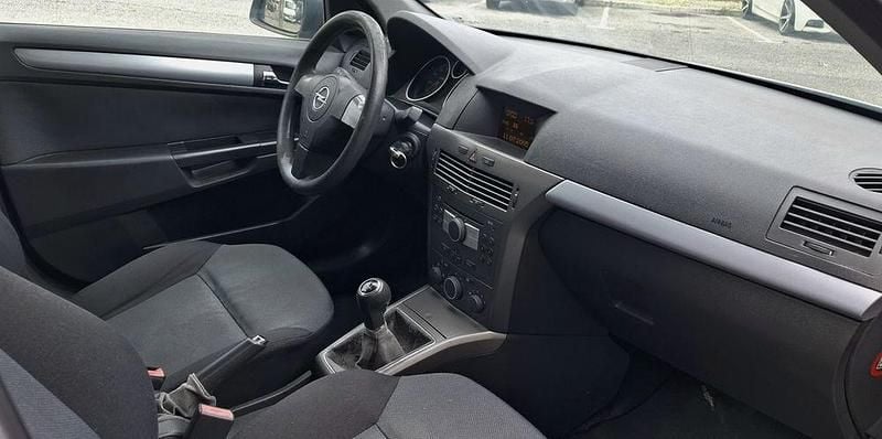 Usado Opel Astra 90 HP (66 kW) 2005 Sedan