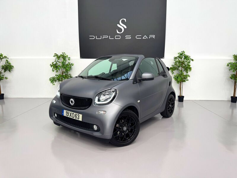 Cinza Usado 2019 Smart ForTwo Cabrio Passion Cabrios | € 13.900 - Imagem 1/4