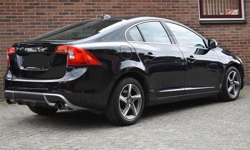 Preto Usado 2014 Volvo S60 Sedan | € 9.990 - Imagem 1/4