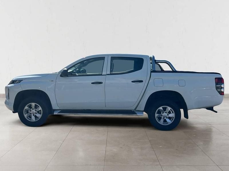 Usado Mitsubishi L200 Invite 150 HP (110 kW) 2022 Branco Pickup