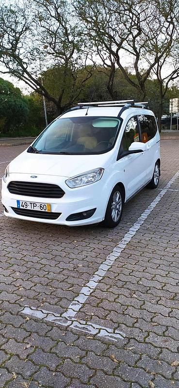 Usado Ford Tourneo 101 HP (74 kW) 2017 Branco Carrinha