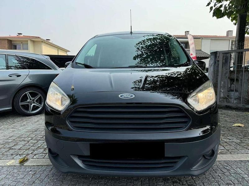 Usado Ford Courier Trend 75 HP (55 kW) 2016 Preto Monovolume