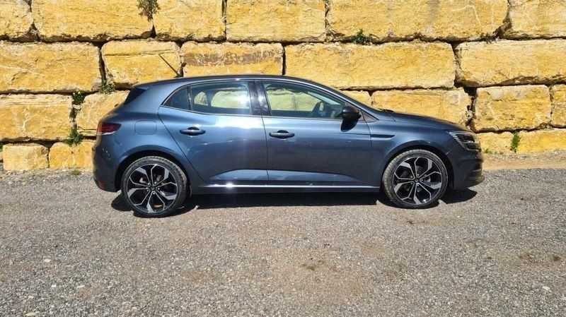 Usado Renault Mégane IV Intens 115 HP (84 kW) 2022 Cinza Citadino