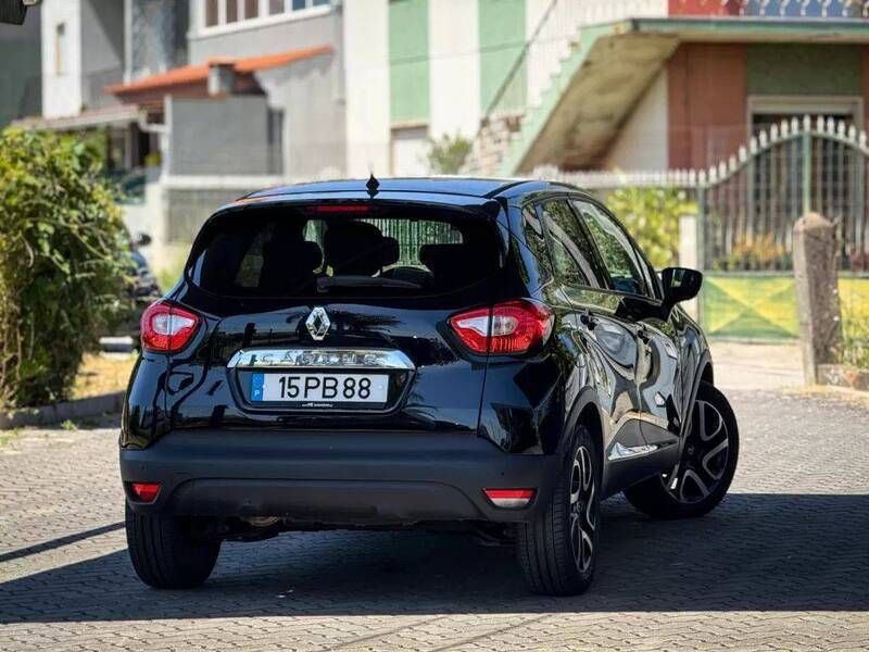 Usado Renault Captur 90 HP (66 kW) 2014 Preto SUV