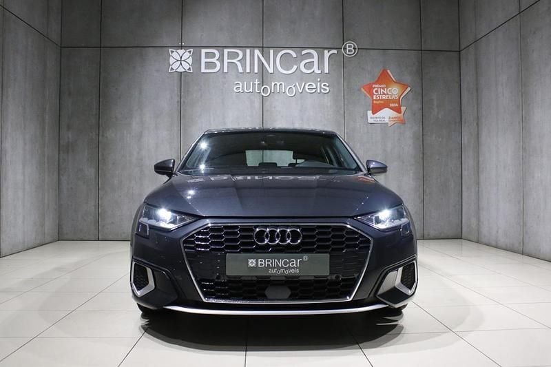 Usado Audi A3 Design 110 HP (80 kW) 2023 Cinza Sedan