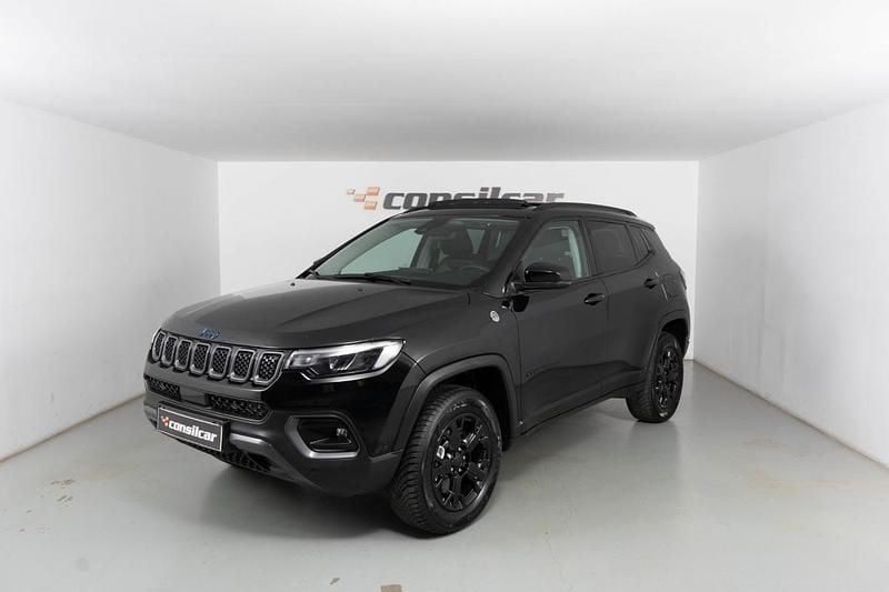 Preto Usado 2022 Jeep Compass Trailhawk SUV | € 27.480 (Preço justo) - Imagem 1/4