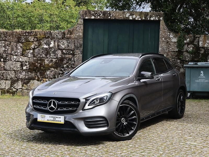 Cinza Usado 2018 Mercedes GLA180 AMG line SUV | € 25.900 (Preço justo) - Imagem 1/4