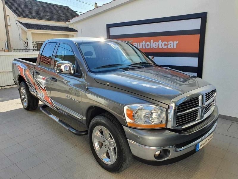 Cinzento Usado 2007 Dodge Magnum Sedan | € 35.700 - Imagem 1/4