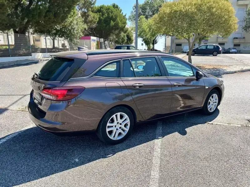 Usado Opel Astra 110 HP (80 kW) 2017 Castanho Citadino