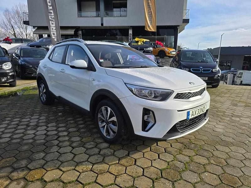 Usado Kia Stonic 120 HP (88 kW) 2021 Branco SUV