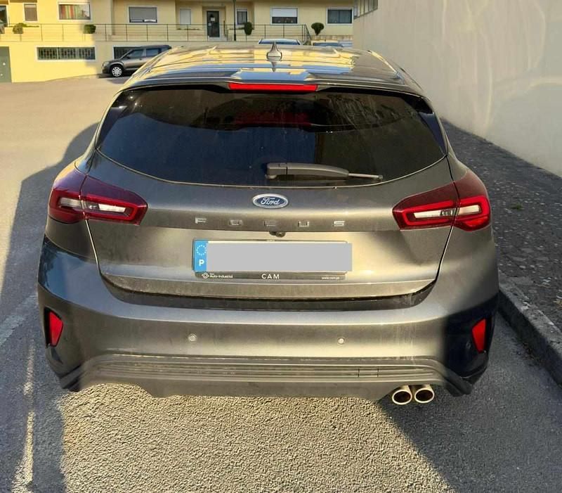 Cinzento Usado 2024 Ford Focus | € 22.750 (Bom preço) - Imagem 1/4