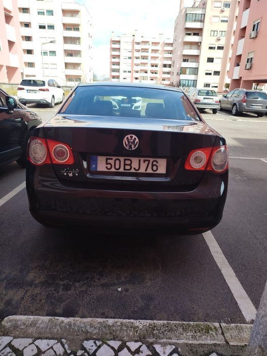 Usado 2006 VW Jetta Sedan | € 4.250 (Bom preço) - Imagem 1/4
