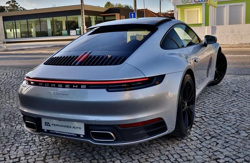 Cinza Usado 2021 Porsche 911 Carrera Coupé | € 135.600 - Imagem 1/4