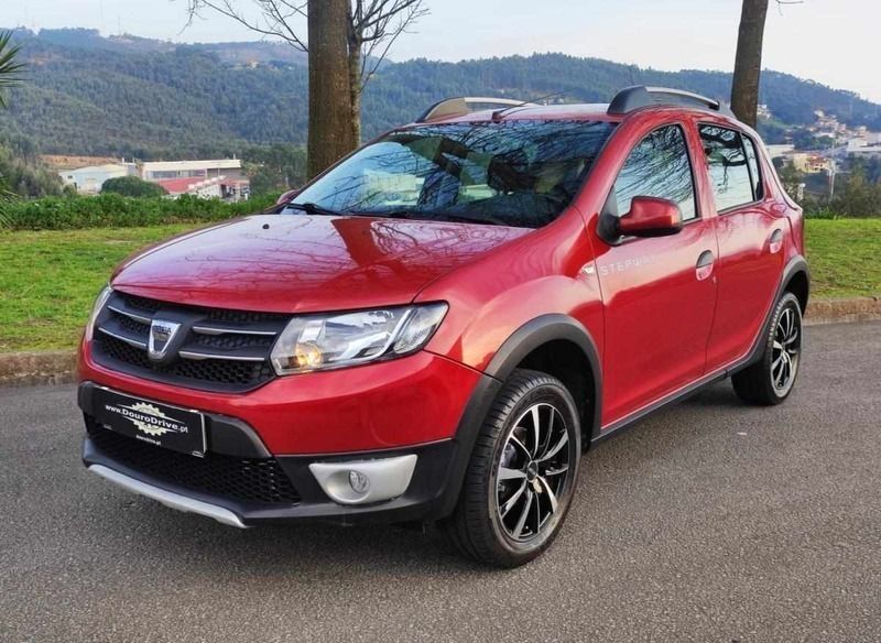 Vermelho Usado 2014 Dacia Sandero Stepway Citadino | € 9.950 (Caro) - Imagem 1/4