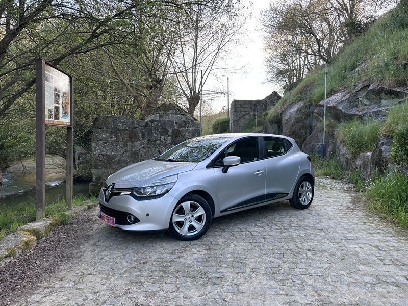 Cinza Usado 2015 Renault Clio IV LIMITED | € 9.500 (Preço justo) - Imagem 1/4
