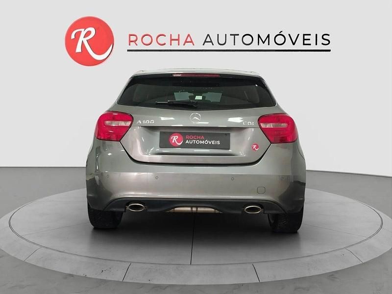 Usado Mercedes A180 Urban 110 HP (80 kW) 2015 Preto