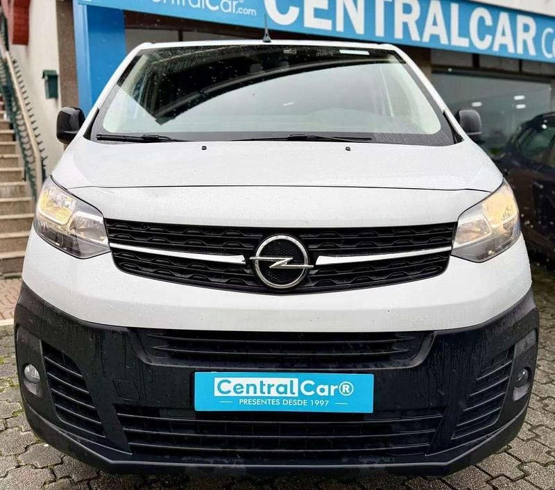 Usado Opel Vivaro Essentia 102 HP (75 kW) 2024 Branco Monovolume