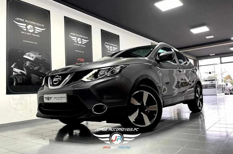 Cinzento Usado 2016 Nissan Qashqai SUV | € 15.650 (Preço justo) - Imagem 1/4