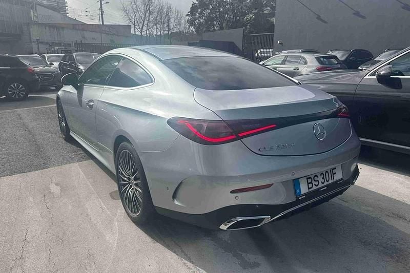 Usado Mercedes 220 197 HP (144 kW) 2025 Cinzento