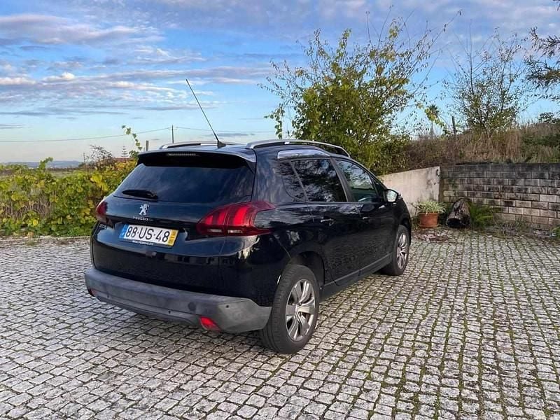 Usado Peugeot 2008 82 HP (60 kW) 2018 Preto SUV