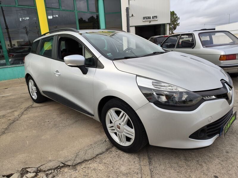 Cinza Usado 2015 Renault Clio GrandTour LIMITED Carrinha | € 11.990 (Caro) - Imagem 1/4