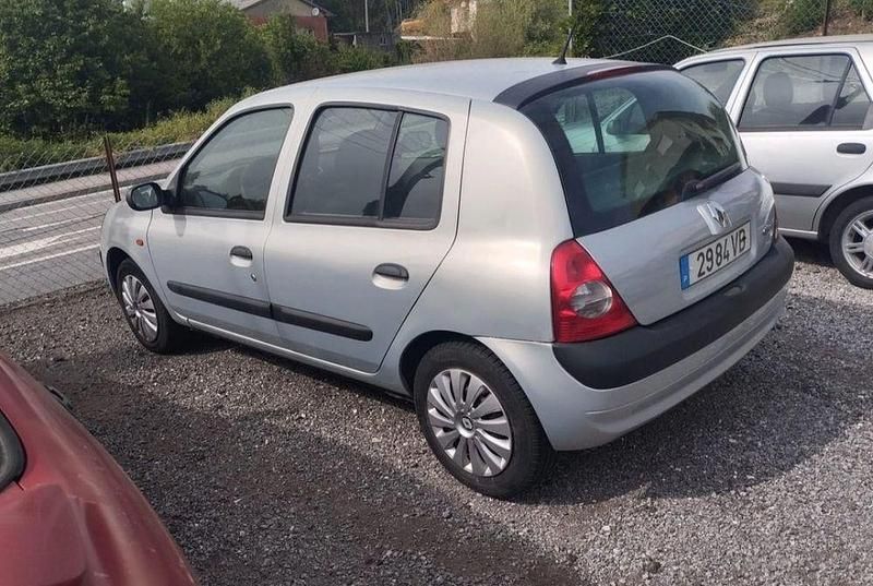 Usado 2003 Renault Clio II Sedan | € 3.000 (Caro) - Imagem 1/4