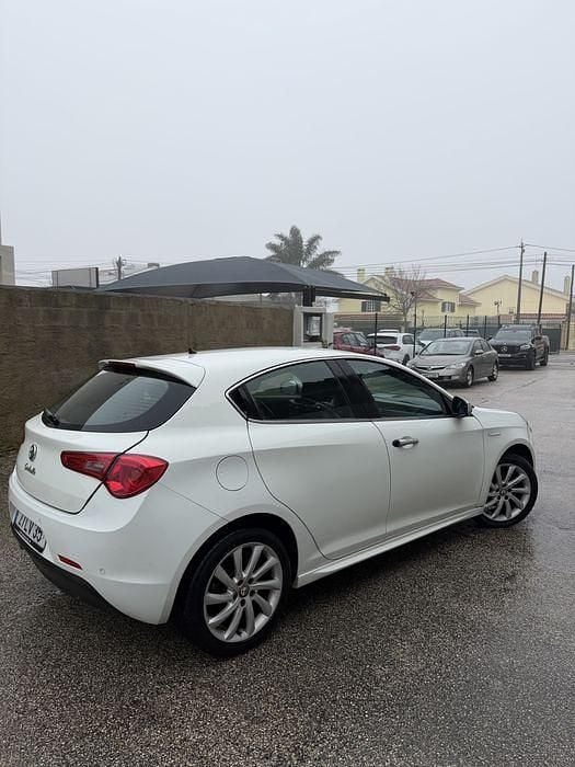 Usado Alfa Romeo Giulietta 105 HP (77 kW) 2011 Citadino
