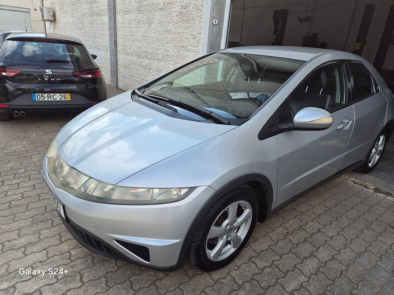 Cinza Usado 2008 Honda Civic Comfort | € 6.500 - Imagem 1/4