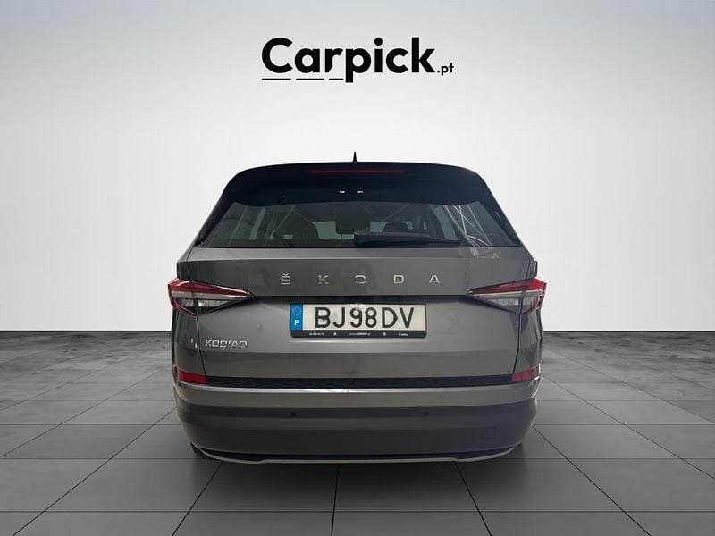 Usado Skoda Kodiaq 150 HP (110 kW) 2024 Cinza SUV