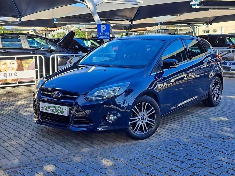 Azul Usado 2012 Ford Focus Trend Sedan | € 8.990 (Preço justo) - Imagem 1/4