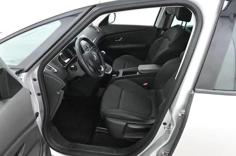 Usado Renault Trafic 120 HP (88 kW) 2021 Cinza Monovolume